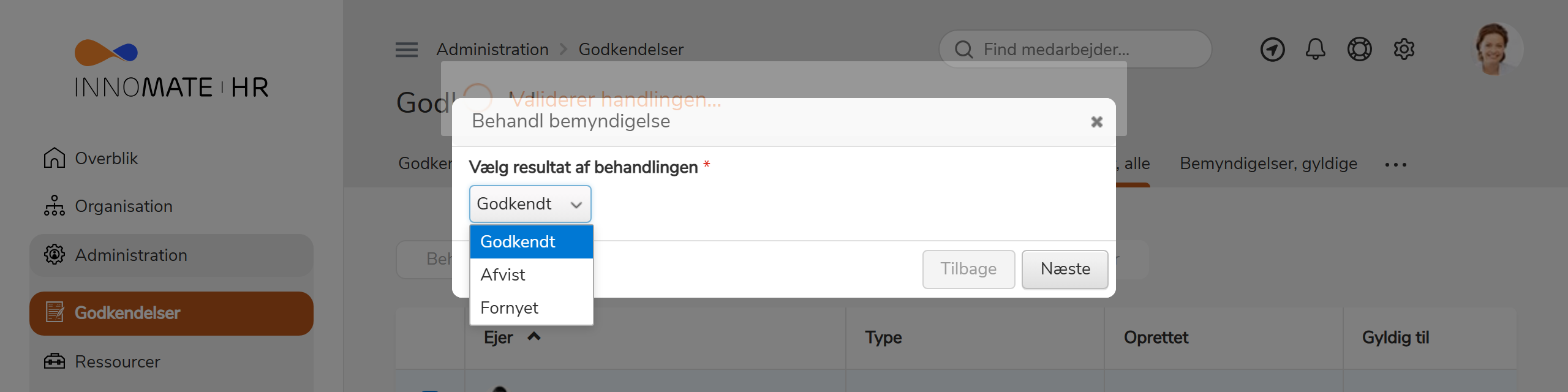 Handlingen Behandl bemyndigelse med godkend/afvis-valg
