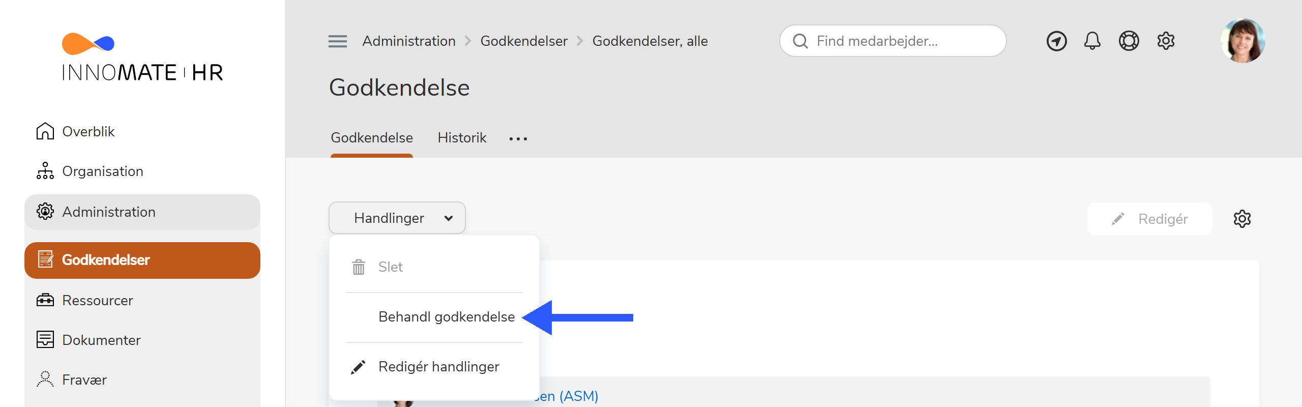 Handlingsmenuen med Behandl godkendelse valgt fra en godkendelses detailvisning
