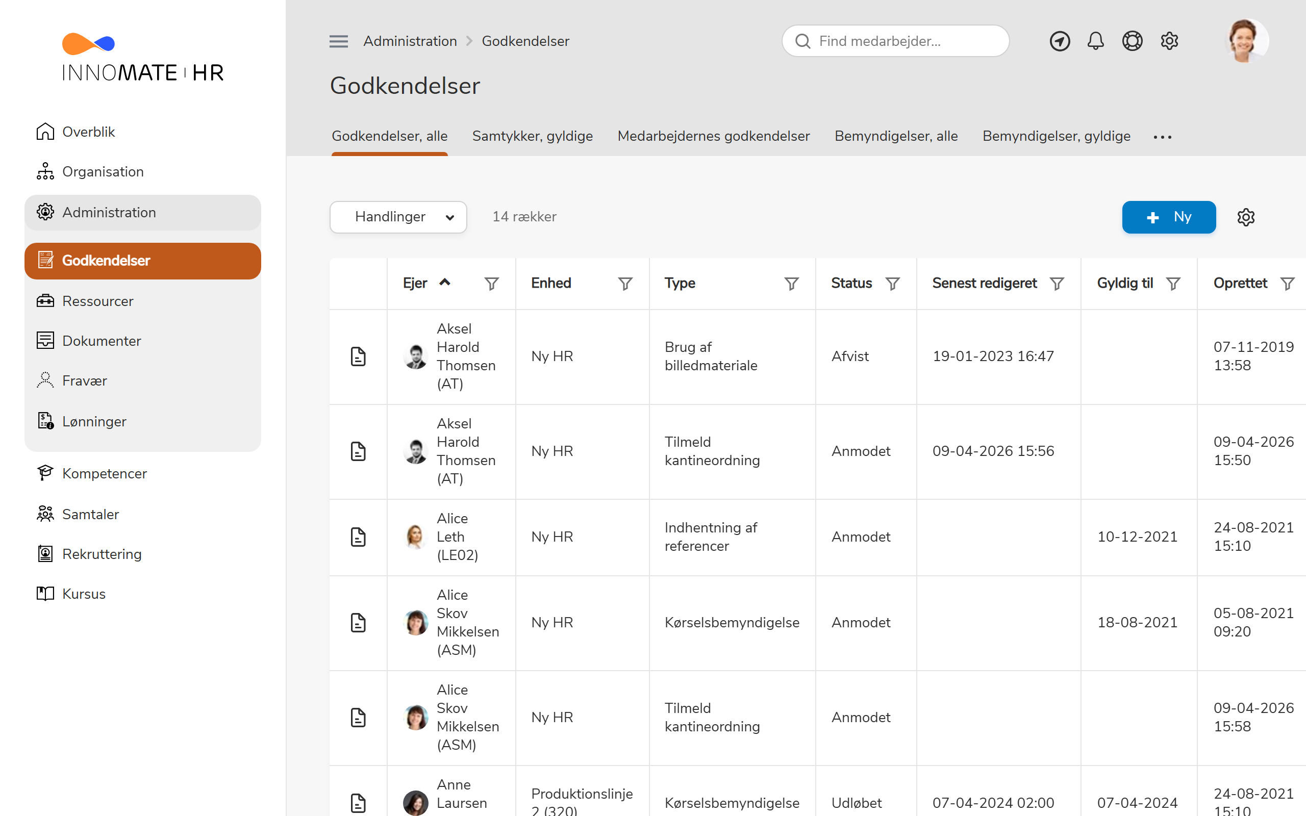 Hovedmenu med gruppen Administration og adgang til Godkendelser
