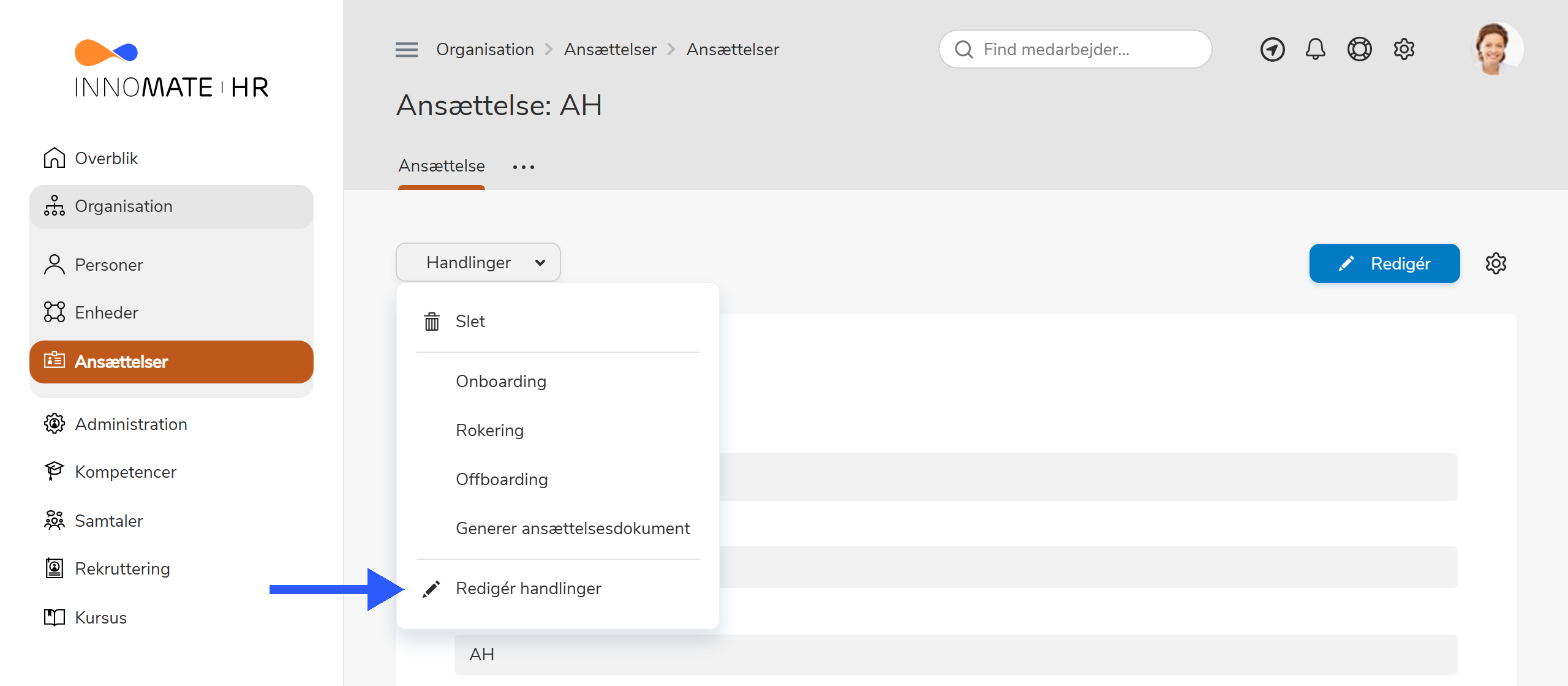 Dropdown-menuen Handlinger på en ansættelse, med Redigér handlinger fremhævet