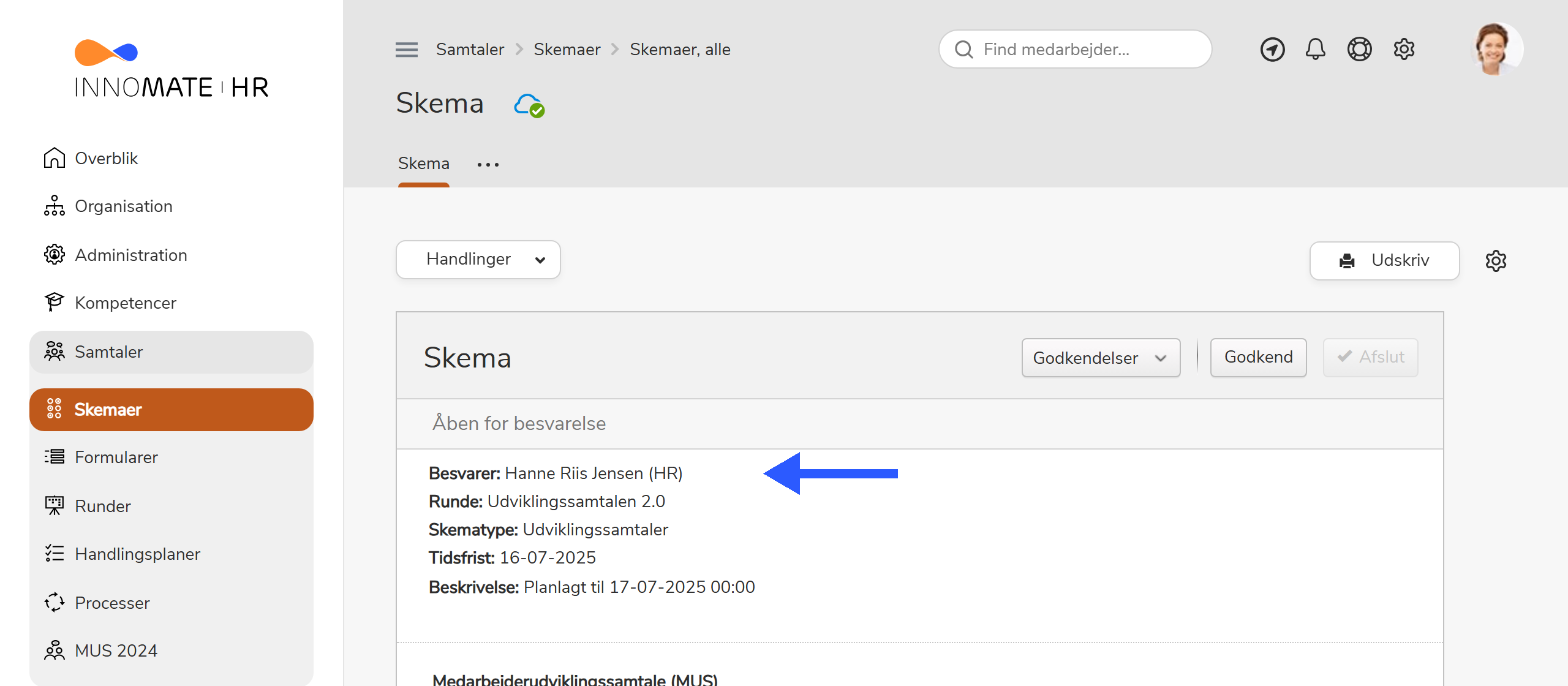Skema-header med markering af besvarer øverst til venstre