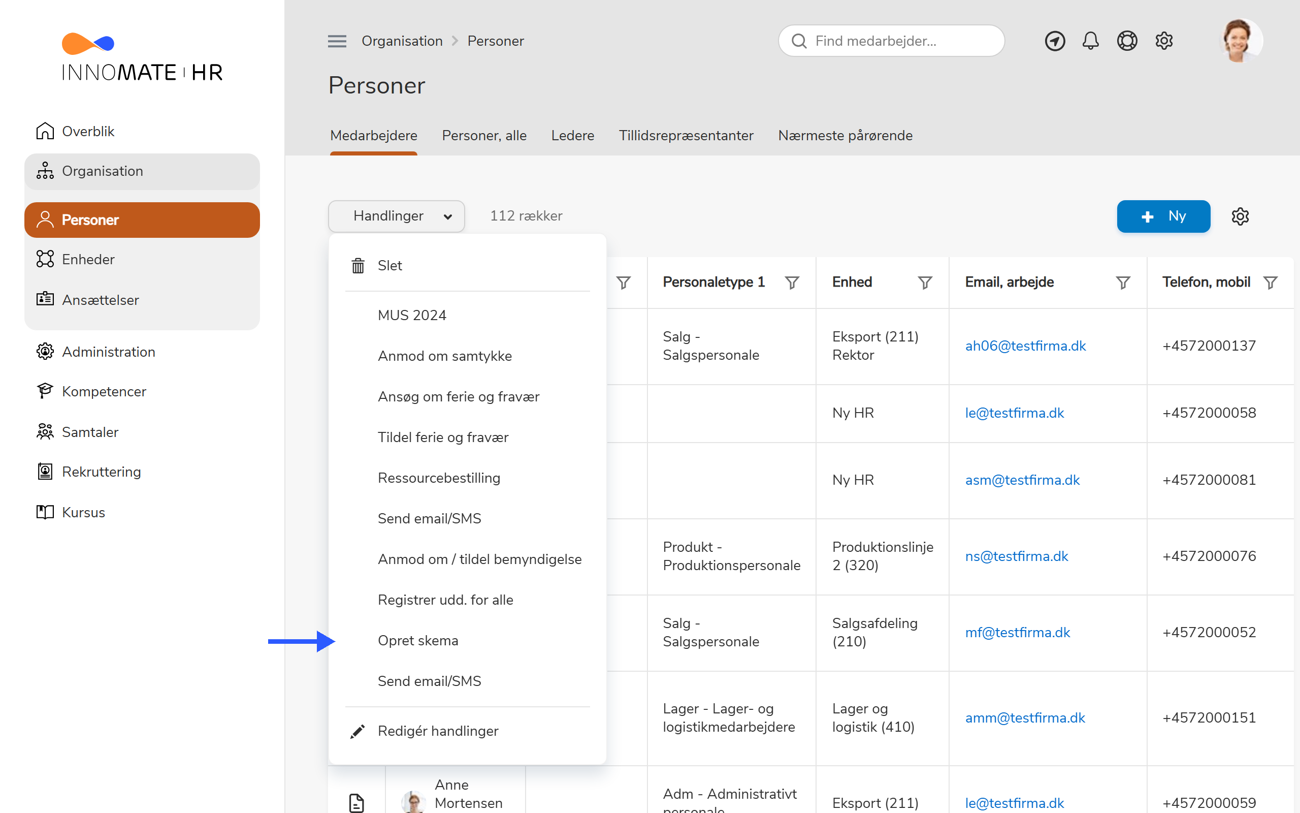 Handlingsmenuen på Personersiden med "Opret skema" markeret