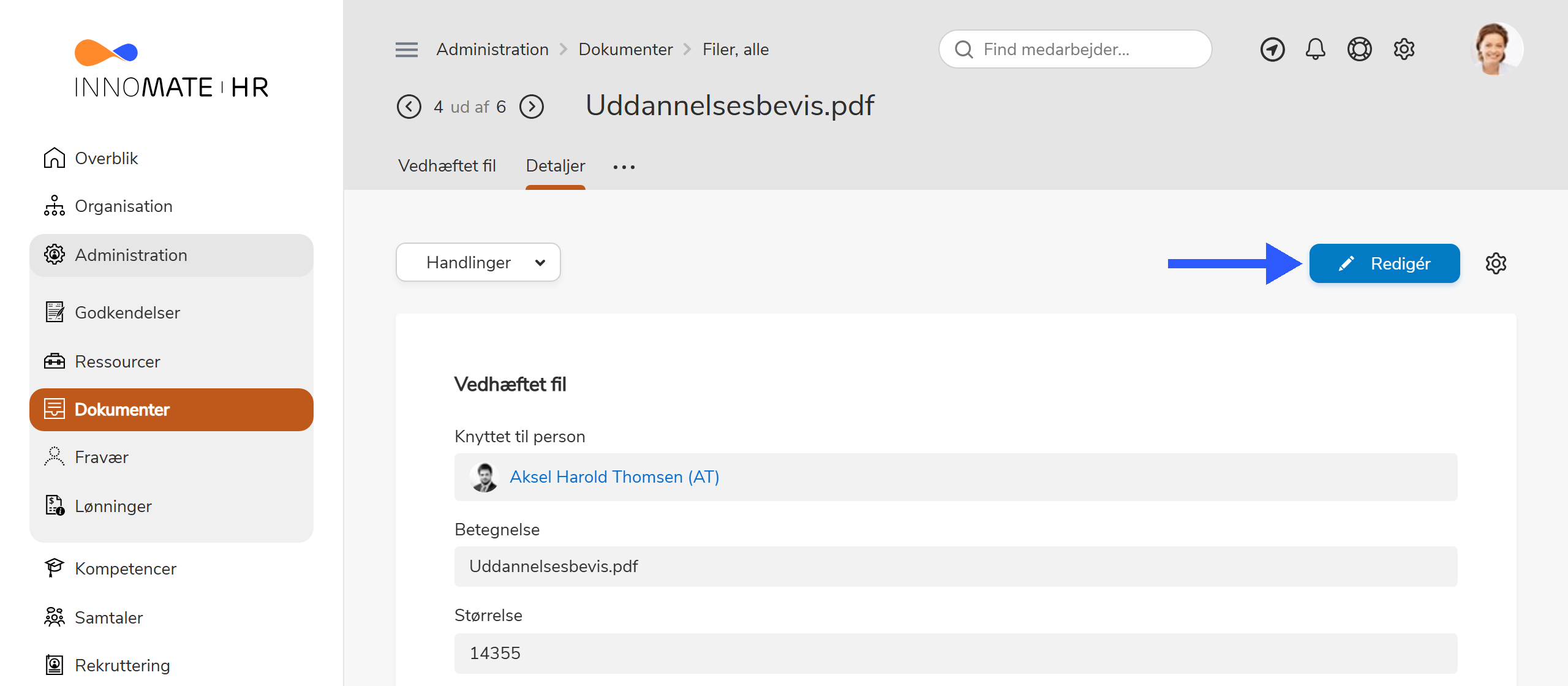 Detailvisning af en vedhæftet fil med metadata og redigeringsknap